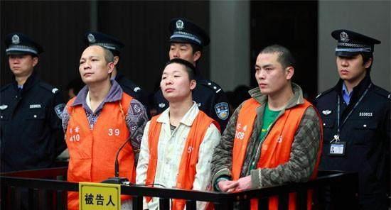 愤怒! 37岁女警遭三名匪徒抢劫, 将其强奸后活埋