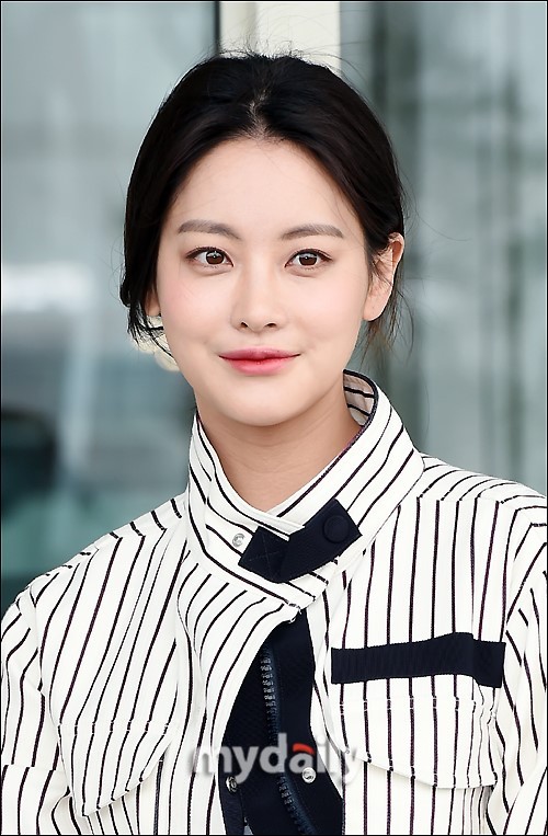 韩国女艺人吴涟序飞往美国洛杉矶拍杂志写真