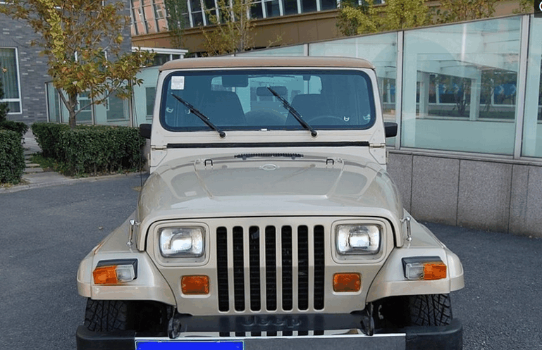 16年的Jepp牧马人还能卖到这个价格, 不过老车确实看着有亲切感