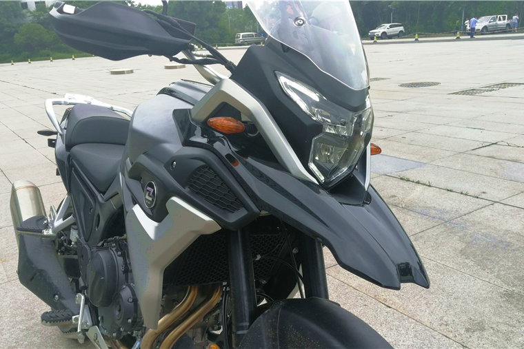 3万多的新款探险大排摩托上市，专业车手打造凯越500X