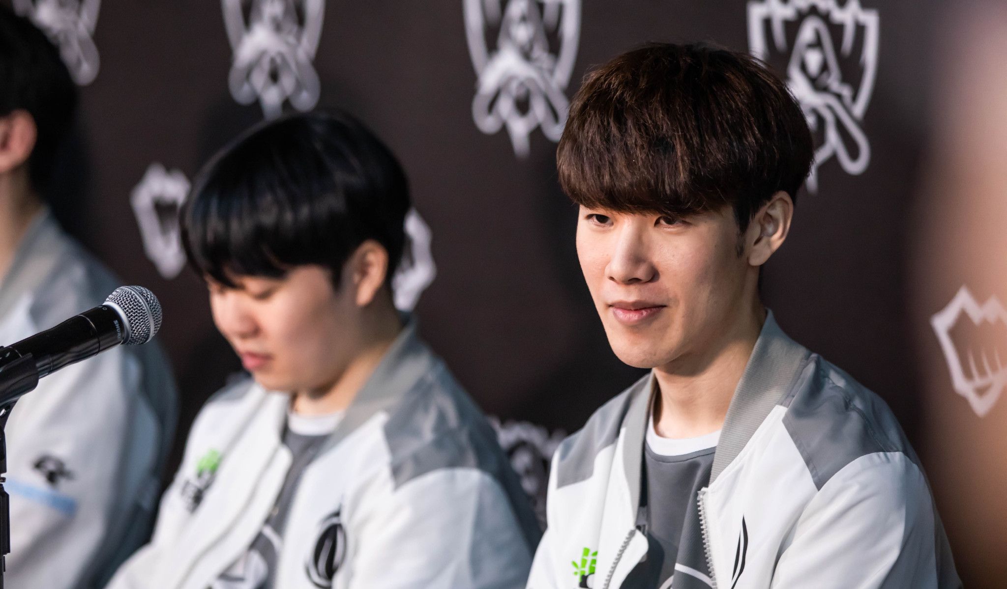 拳头画师亲自为TheShy操刀，网友：剑姬的冠军皮肤？开价吧