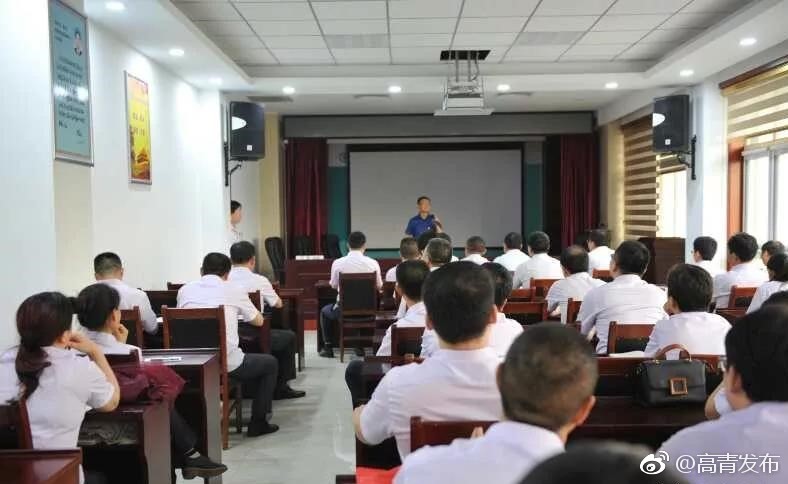 高青县精准普法进企业:宪法宣讲进农行