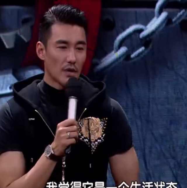 本以为宋茜穿三色长筒袜够雷人了, 当看到戚薇