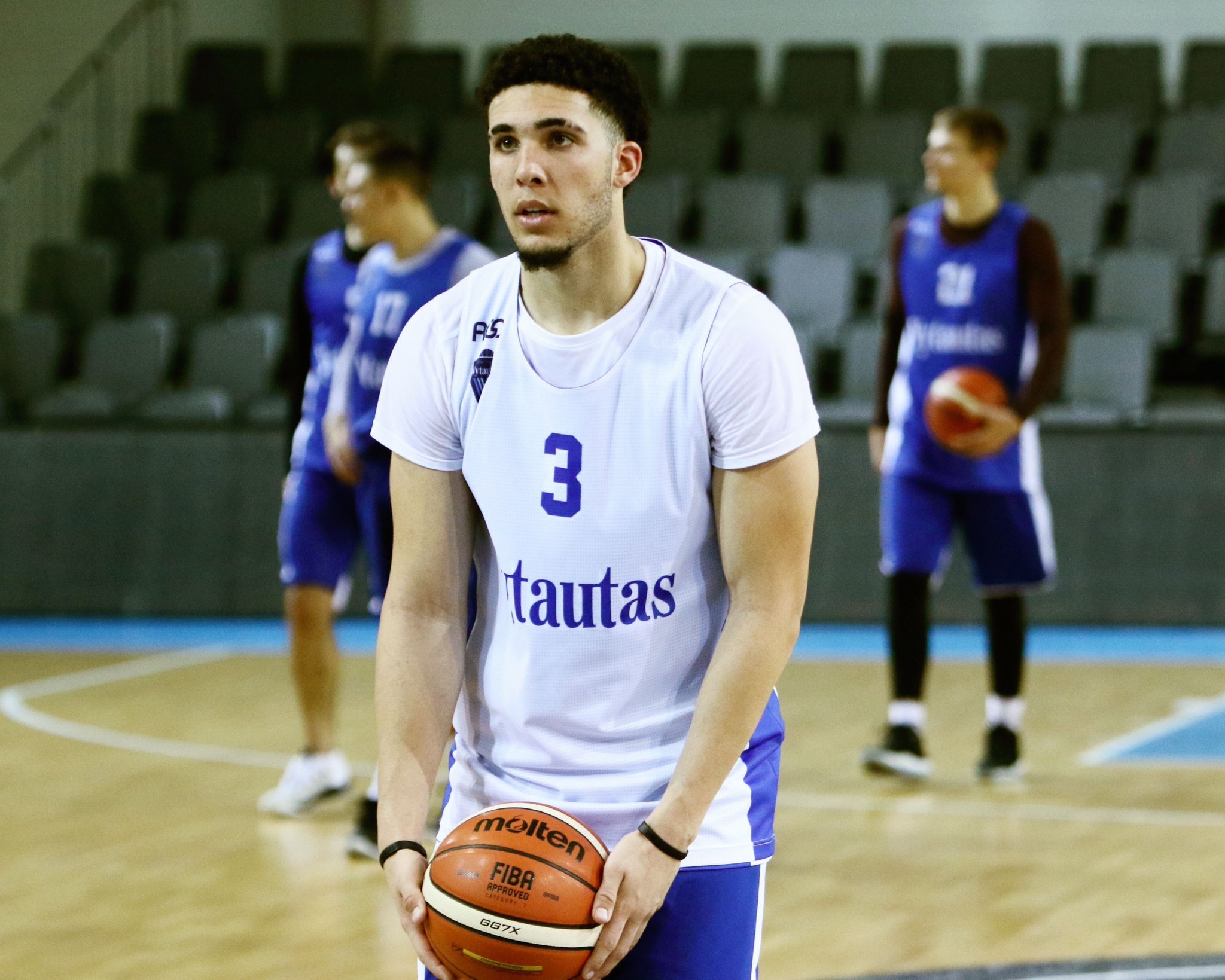 利安杰洛鲍尔宣布参选NBA2018选秀大会之后