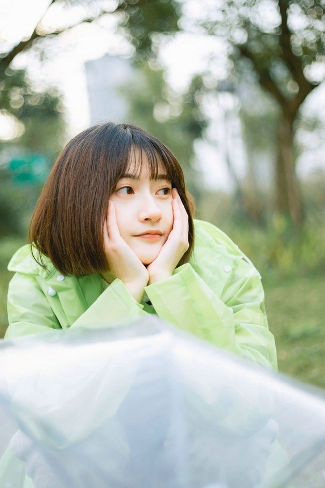 清纯雨天短发美女清新可爱俏皮甜美户外写真集@微相册@微