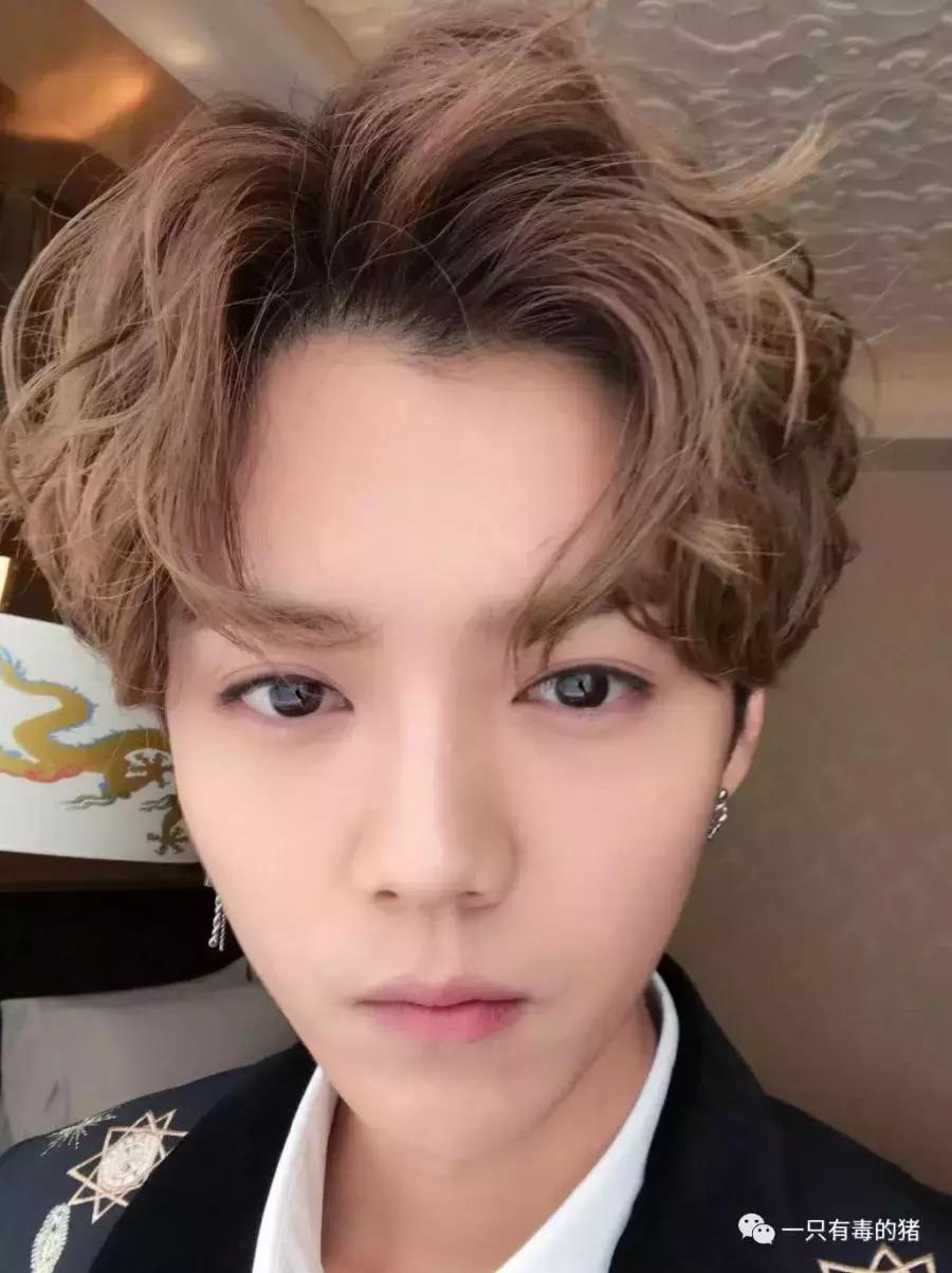 卸了妆的鹿晗和王一博, 一点都不娘炮