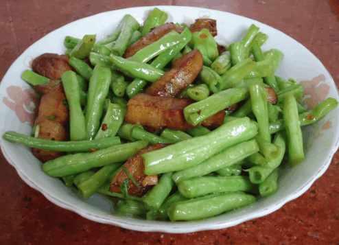 3岁儿童先是恶心呕吐, 紧接着就胸闷气短狂出