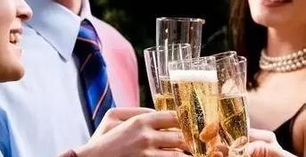 香槟诞生记：香槟葡萄酒诞生于哪里？