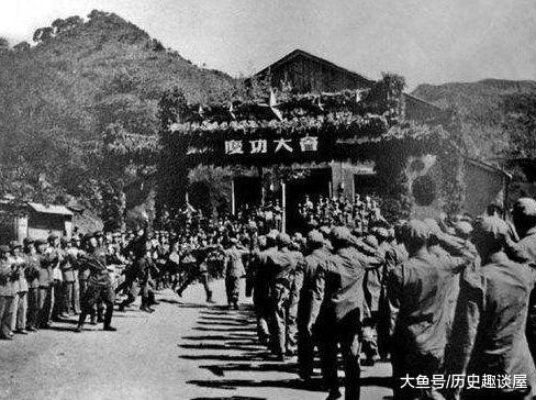 抗美援朝的老首长, 被街边混混欺负, 警卫员得知后召集老部下!