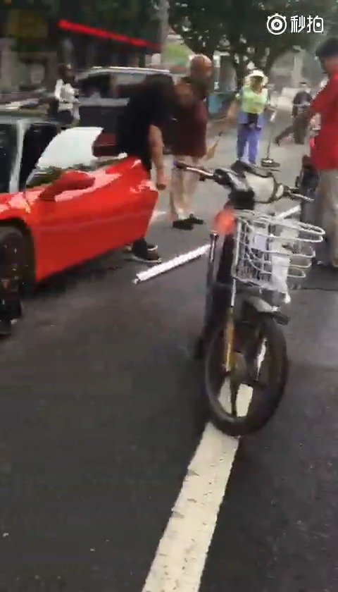 在上海118广场附近