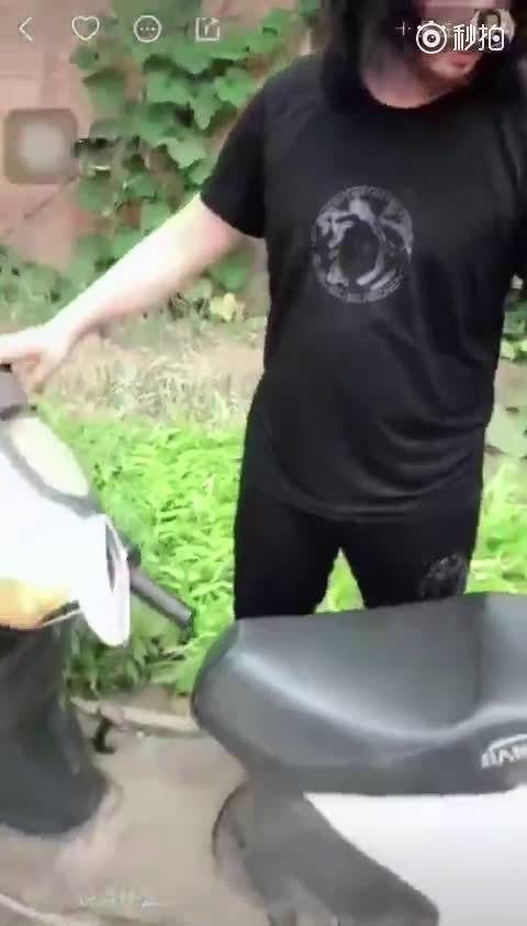 这是什么沙雕电动车   ​