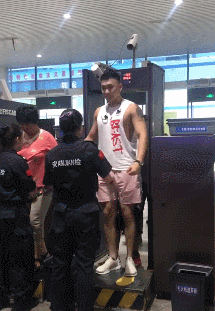 搞笑gif图精选:蚊子:这辈子都没想过会是这种死法!