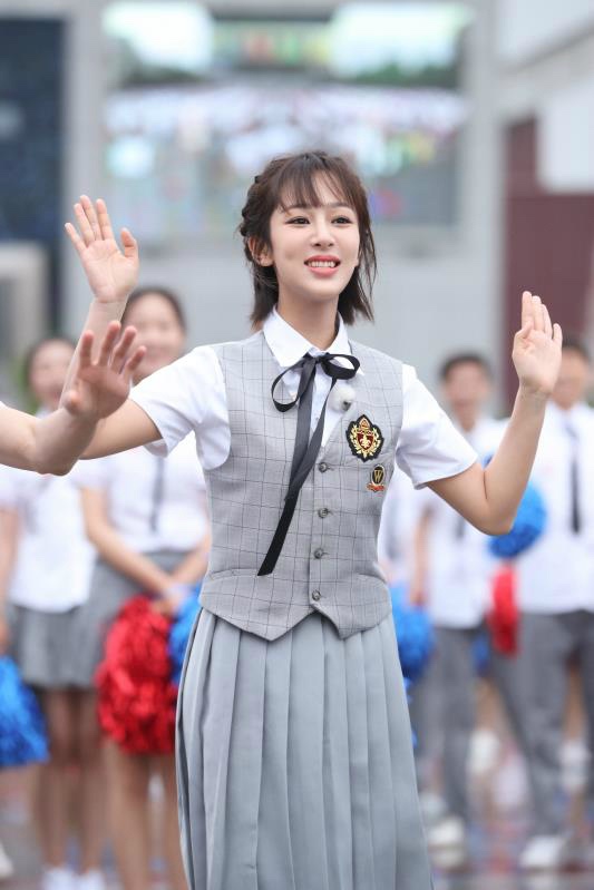 杨紫《高能2》重返校园青春来袭 主播挑战重重