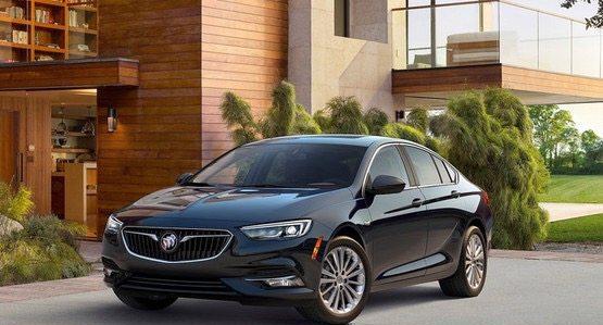 轿跑车身长4米9, 标配9AT, 油耗4.3L, 售19万, 蒙迪欧尴尬了