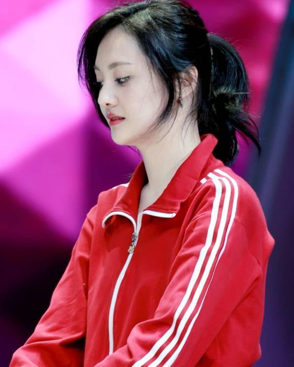 郑爽:清新可人,五官精致的女孩,穿什么都美美哒