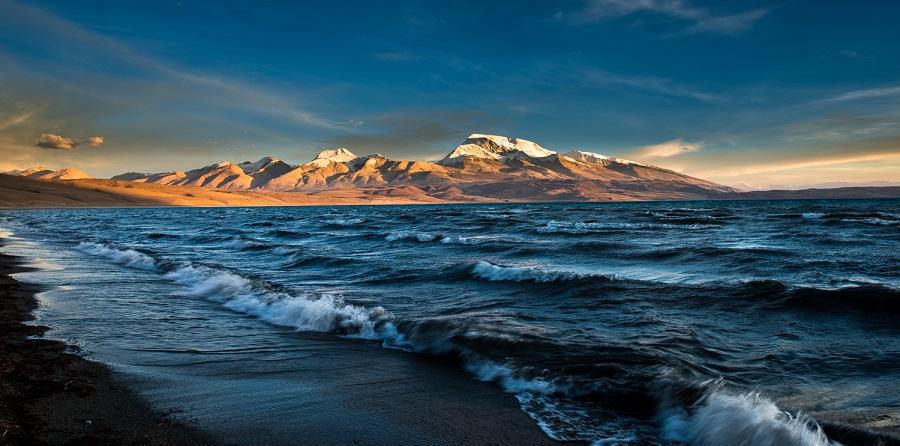 这些
处所已没有人去
游览了, 由于曾
产生这些过
可怕的故事!