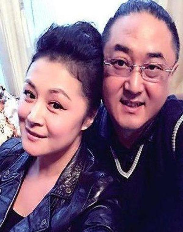 于月仙如今已经46岁了,和丈夫张学松也是结婚有20年了,于月仙老公说