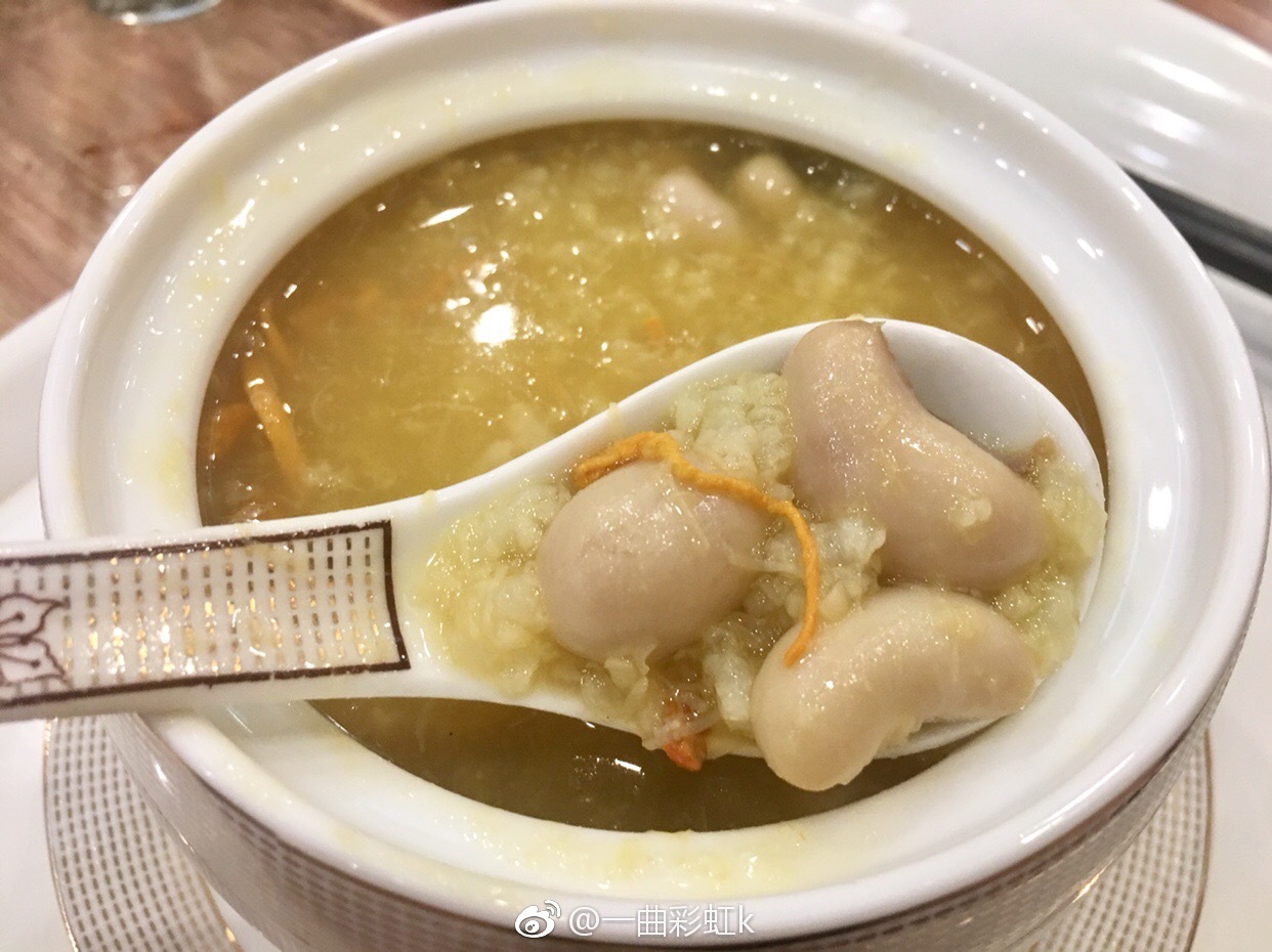 "金喜来"招牌公鸡蛋粥和红旭糟炒大肠