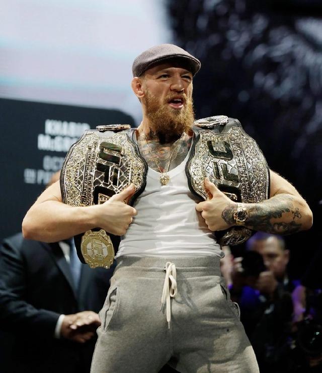 ufc嘴炮4回合遭小鹰降服!赛后被小鹰团队袭击,2个团队