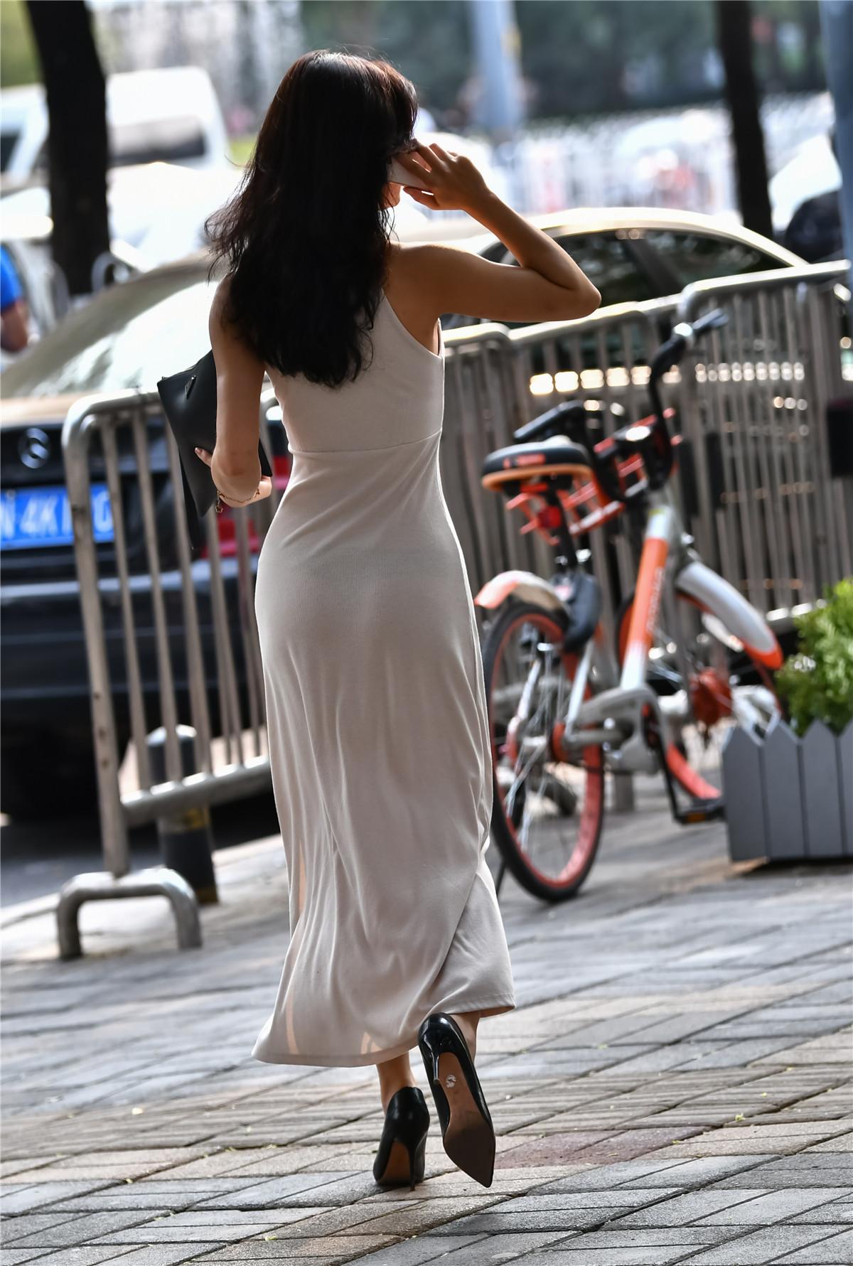 包身裙美女杨柳细腰,尽显魔鬼身材