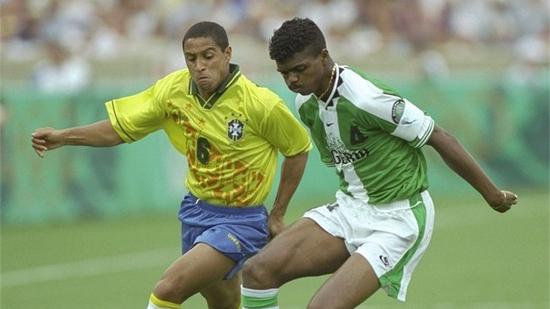 野兽足球的巅峰!一帮不知多少岁的bug,最暴力