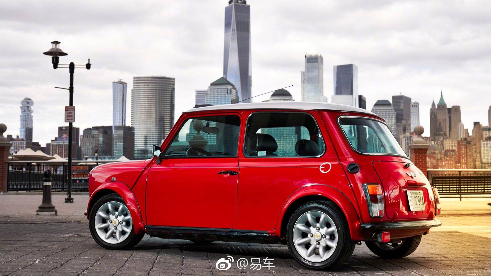 MIN发布了一组Classic Mini Electric车型的官图，恍惚回到90年代