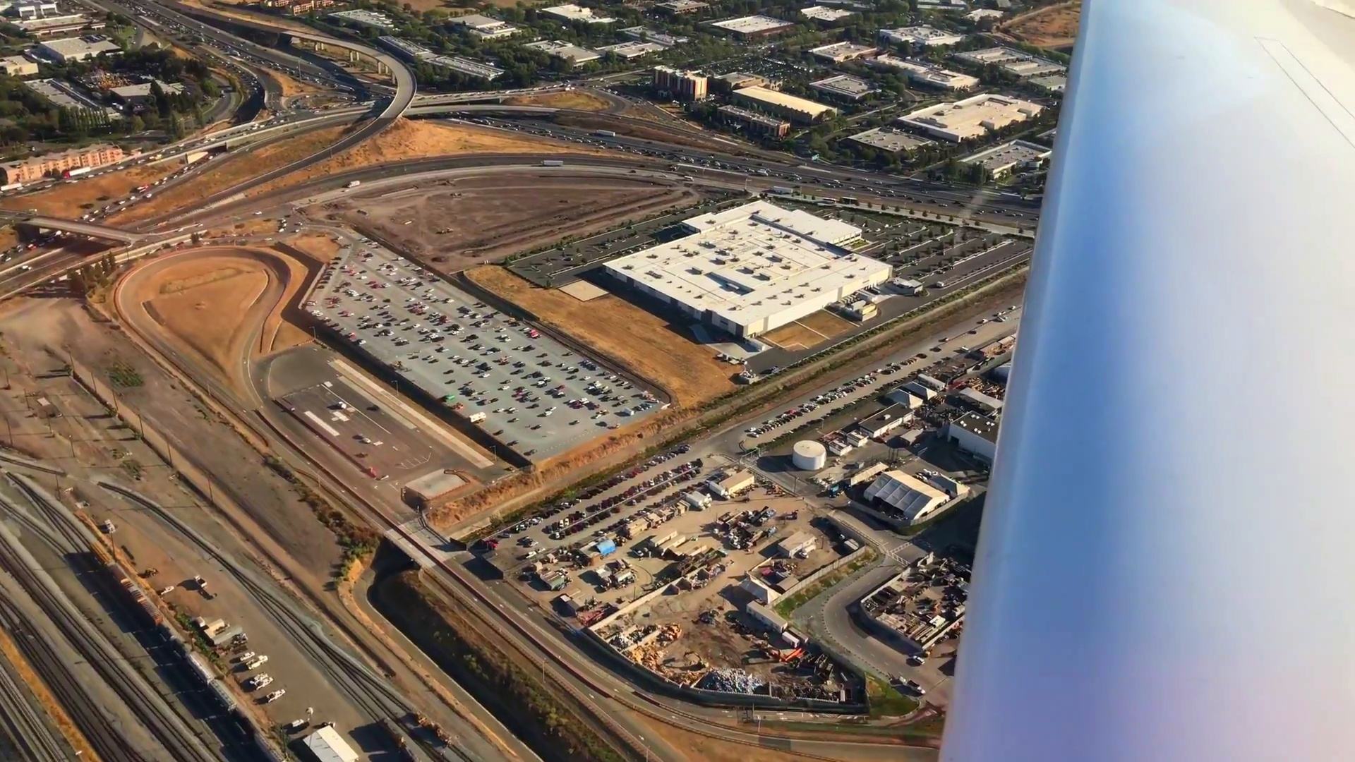 特斯拉工厂落户上海临港计划年产50万辆 贾跃