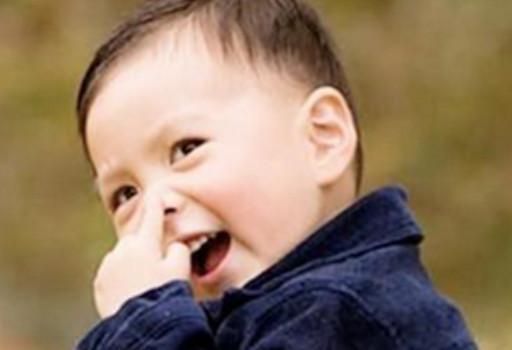 2岁孩子突然流鼻血,妈妈把孩子送去医院后,医