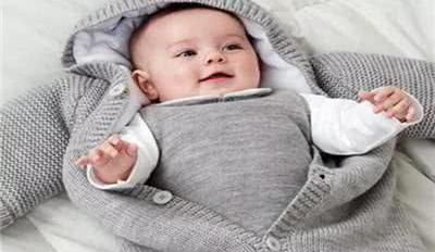 怎么知道宝宝是冷了还是热了,教你正确的判断