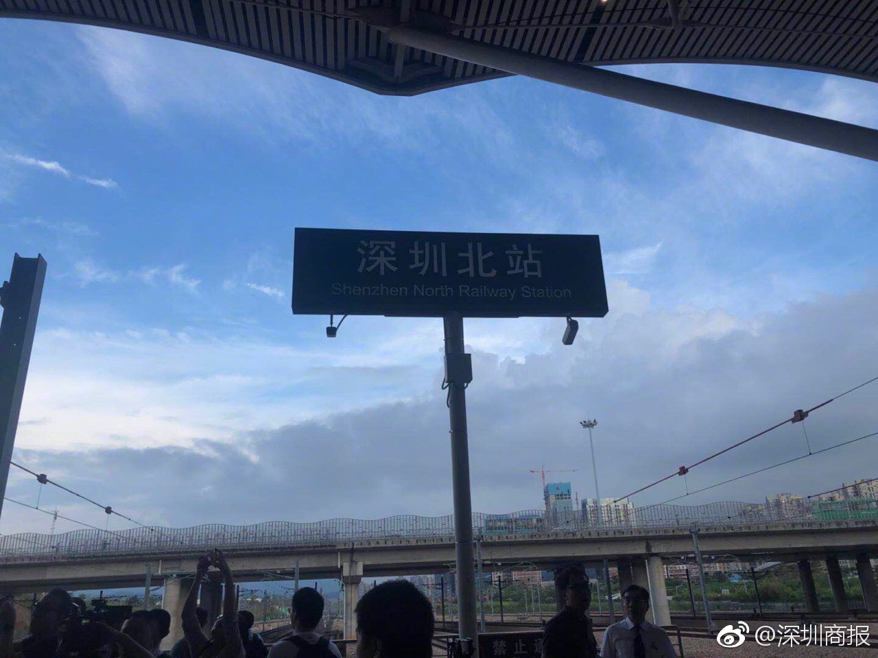 19分钟!港铁动感号第一批乘客已搭乘高铁抵