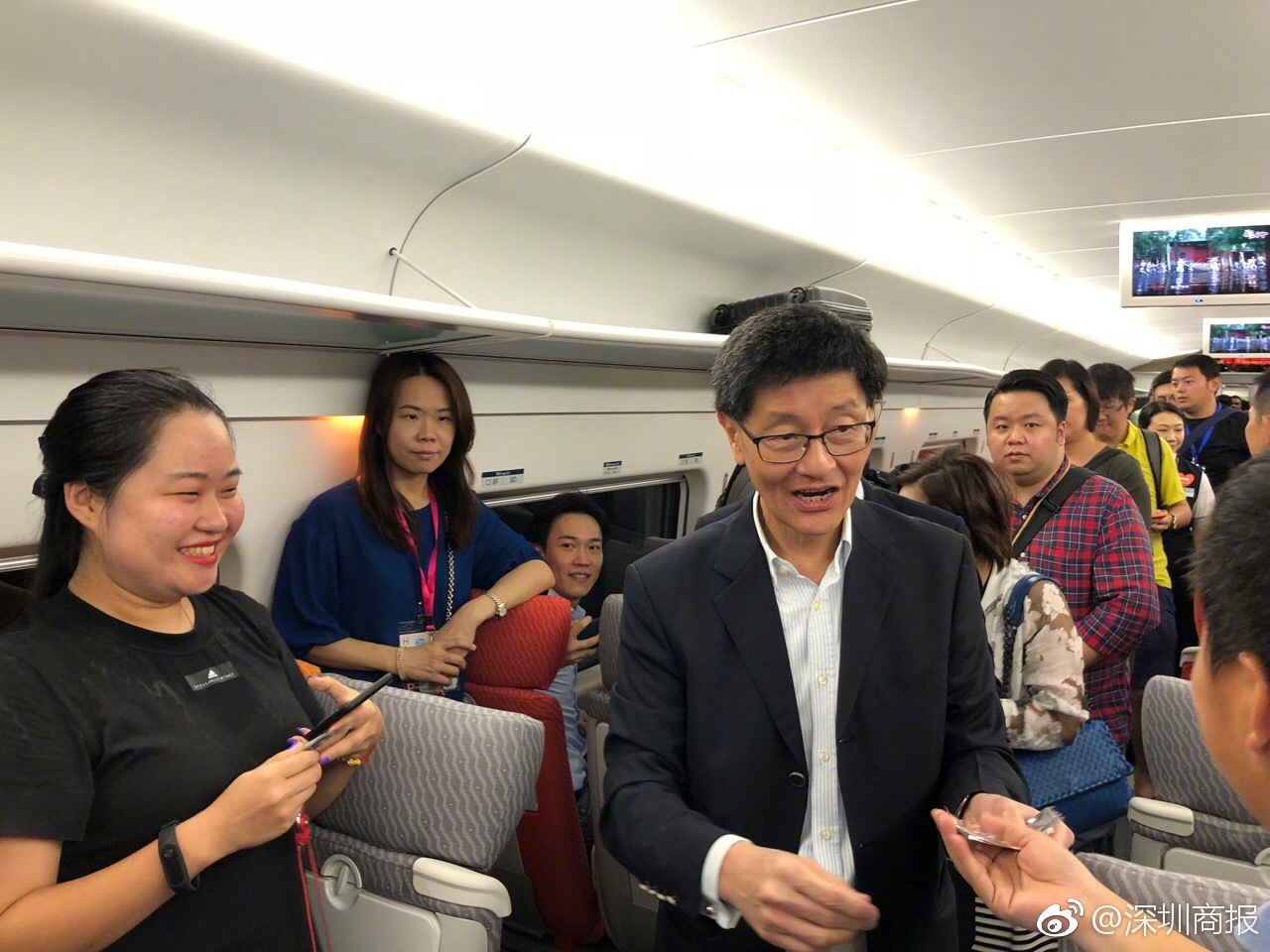 19分钟!“港铁动感号”第一批乘客已搭乘高铁抵达深圳北站