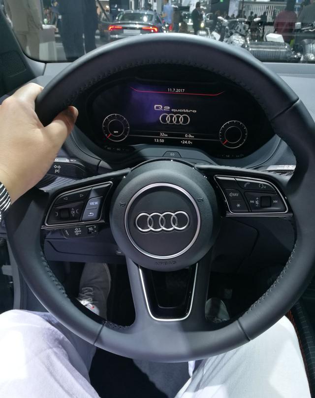 巴塞罗那实拍奥迪q2 15万起售配全液晶仪表盘-新浪汽车