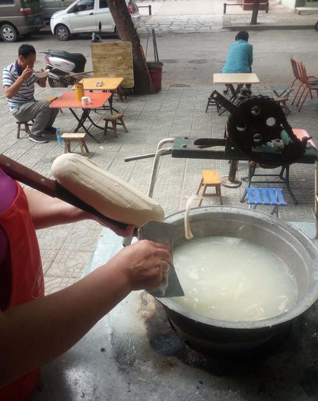 临汾兵站路有家面馆老板娘很热情削面炒的也挺