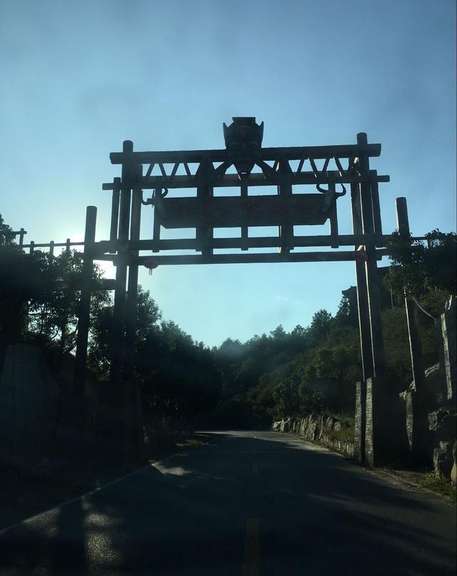 90后夫妻自驾游，锦里沟一日游攻略，差点困在山上回不来