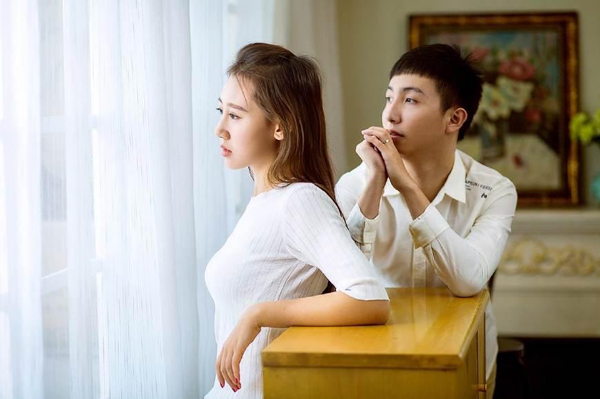 "老夫少妻"或"女大三抱金砖"都很正常
