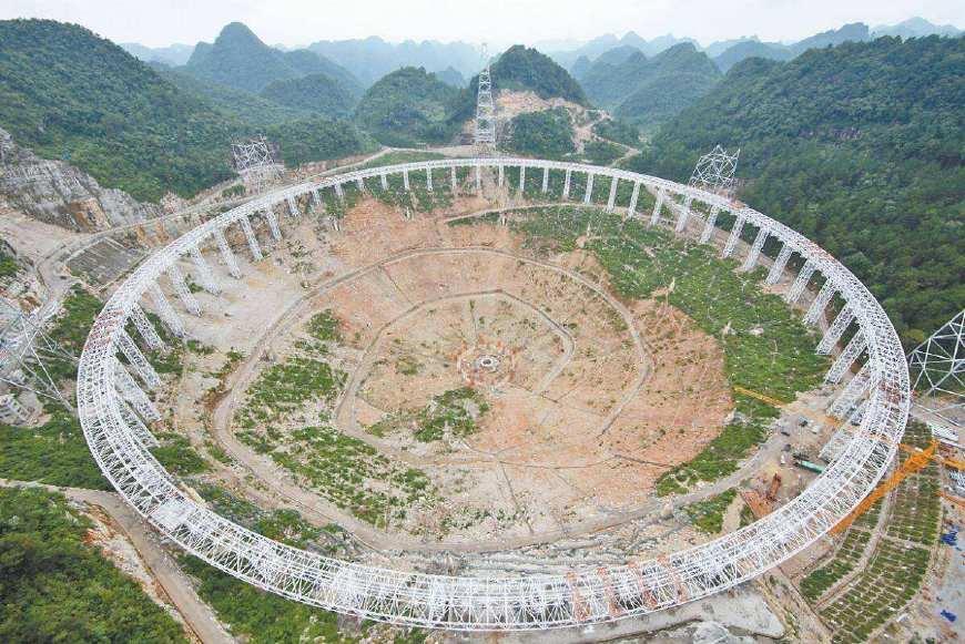 中国"天眼"遇到大雨天, 会被装满水吗? 看完大开眼界!