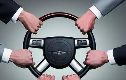 方向盘突然失灵咋办？六招教你自救