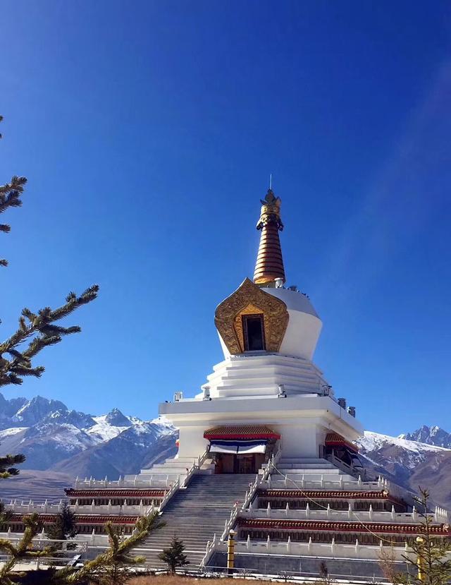 行走在甘孜州，体验川藏北线的人文和荒凉！