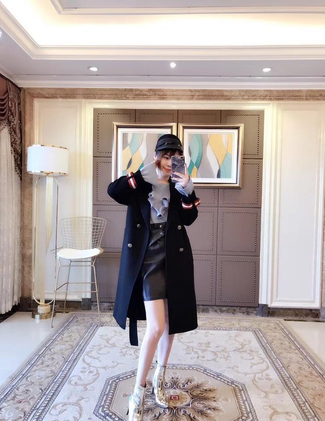 几万块的burberry羊绒大衣, 如何穿最时髦? 当然