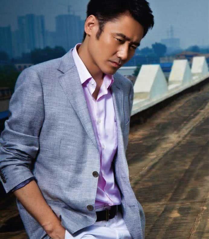 卓伟又爆吴秀波私下和一位女主持私下关系很好