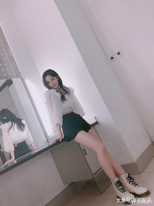 鞠婧祎晒手机图库! 158的她拍出了178的大