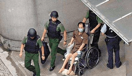 香港贼王曾街头手持AK扫射, 难逃法网狱中病