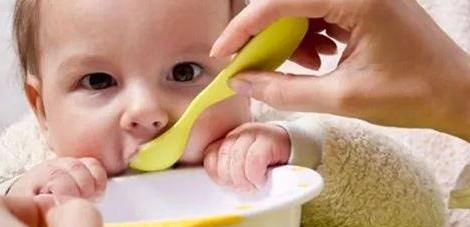 这个时候添加辅食,将宝宝食物过敏的可能性,降