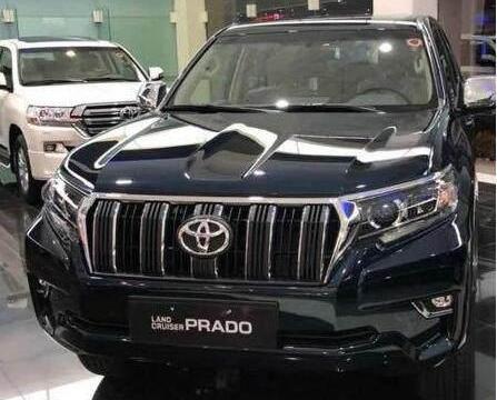 4S店实拍全新蓝色丰田霸道！买早了吧？国产普拉多又优惠了！