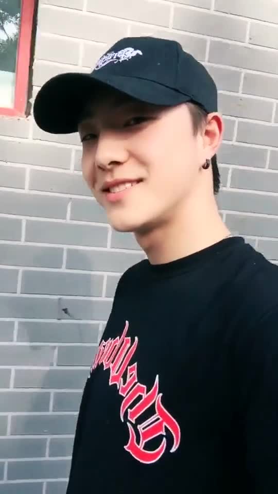 抖音里边的几大帅哥,你觉得谁最帅呢?第一名竟