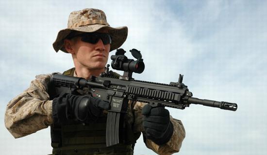 “吃鸡”里的M416,现实中的HK416,又称德国版M4!!