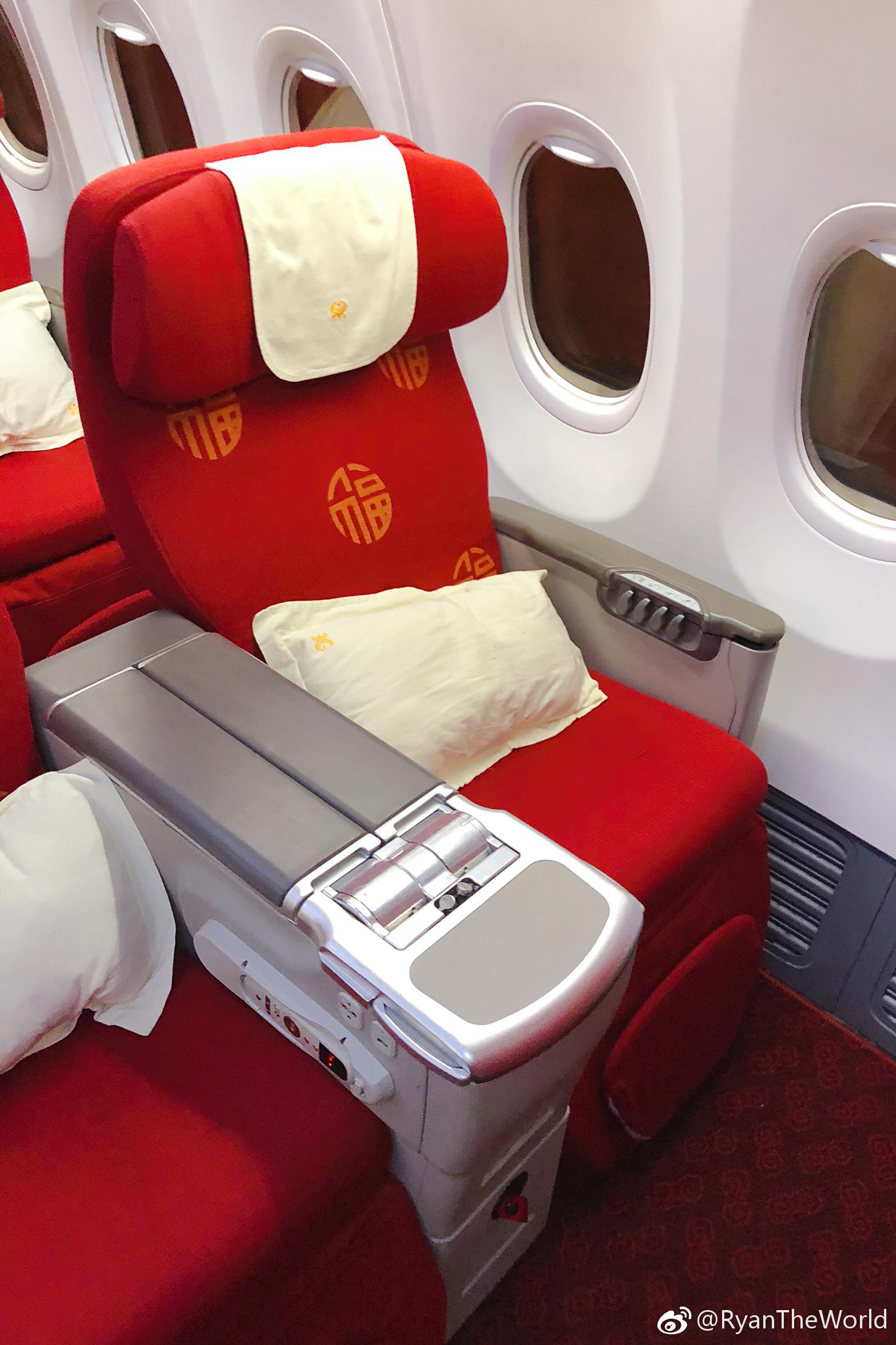 乘坐HU7898航班由西安飞往三亚,飞行距离180