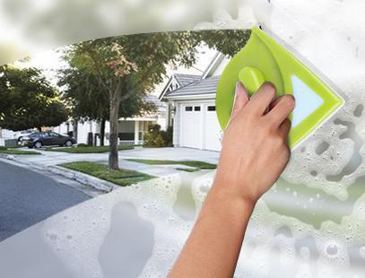 传统的擦玻璃方式已经淘汰了, 现在最流行这样