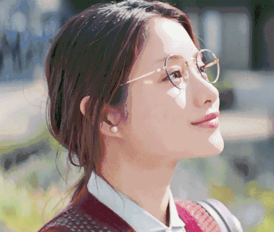 秀智戴上眼镜回归清纯少女颜,想要凹造型,前提是要