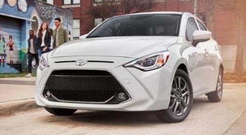 8万预算想买辆合资轿车，悬浮大屏加一键启动，2019丰田致享来袭